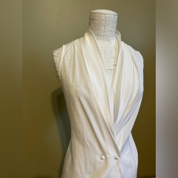Braemar by Jeremy Scott -Vintage sleeveless white blouse with covered buttons - Picture 7 of 10